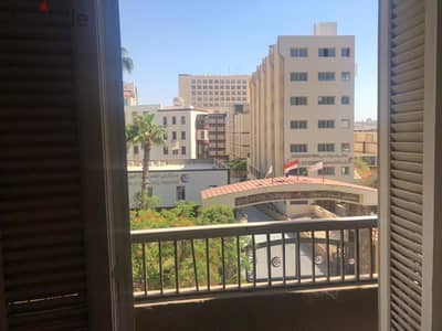 شقة للبيع فالمنصورة امام بوبابة مستشفي الجامعة