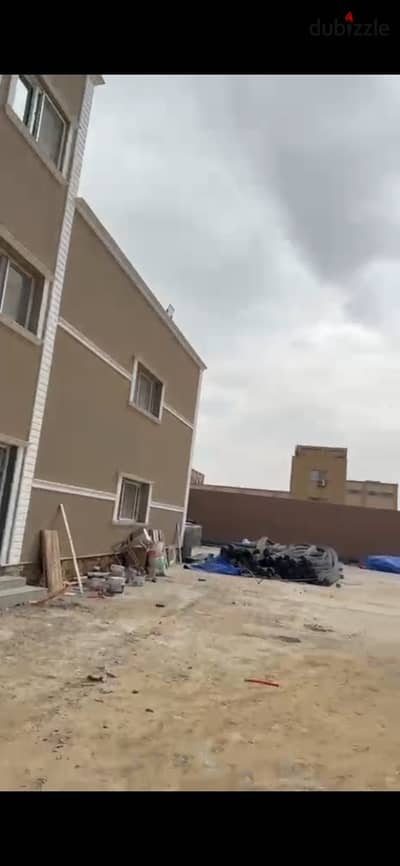 Warehouse in New Cairo Industrial Area, building materials business, permanent operating license, area 1115 sq m, two-story administrative office, ult