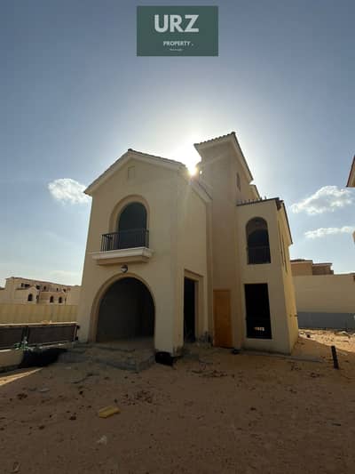 فيلا تاون هاوس 5 غرف كورنر علي lake للبيع في المستقبل سيتي علي طريق السويس بومحور الامل بجوار مدينتي في ذا بترفلاي بجوار من سوديك و تالدا وسيتزين