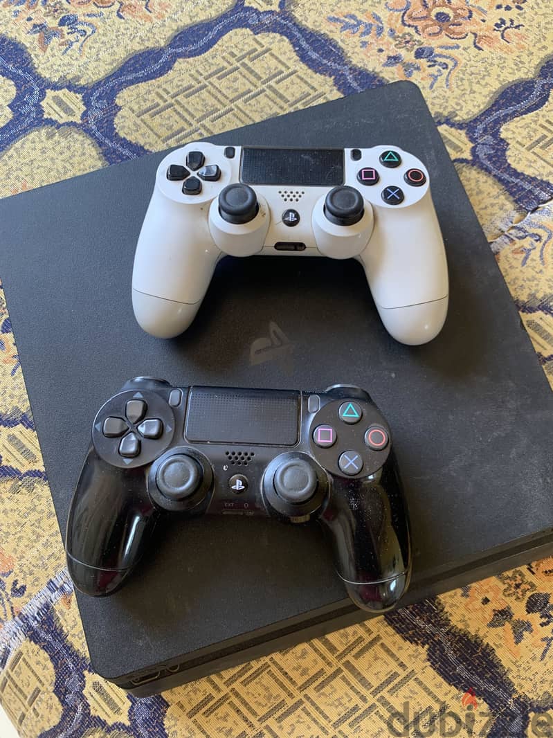 PS4 slim 1