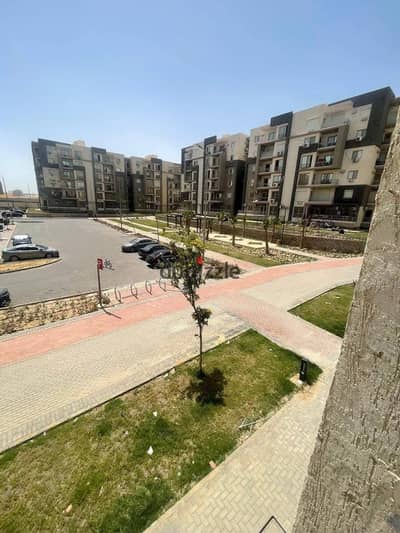 شقه للبيع من المالك الاصيل بمساحه مميزه جدا دور متكرر 140 متر بسعر خاص قابل للتفاوض البسيط في جنه اكتوبر janna october