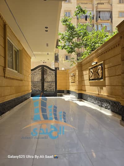 لعشاق الخصوصيه والرقي فيلا ارضي بحديقه حرف L  مدخل سياره 260 متر واجهه  منطقه س البوابه التالته حدائق الاهرام