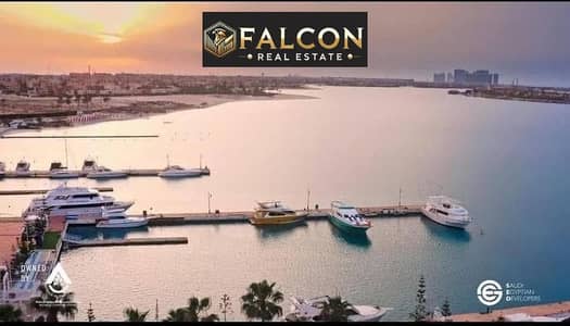 فيلا ستاندالون صف اول و بمسبح خاص علي اكبر بحيره رمليه في الساحل الشمالي بين مارينا 2 و مارينا 3 في قلب العلمين الجديده في مارينا 8 باقساط تصل ل12 سنه