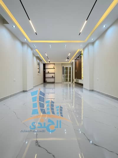شقه للبيع بحدائق الاهرام أول شارع من البوابة التالتة. . اسكن فوراً في أرقى تشطيب بحدائق الأهرام (منطقة س)! خطوات حرفياً من البوابة ا شارع سكني هادي جدا