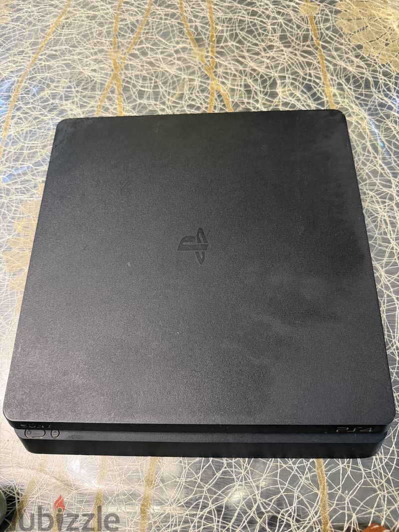 Playstation 4 slim 1