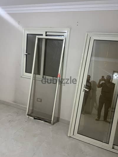 بيع 3باب الوميتال وباب بلكونه كبير