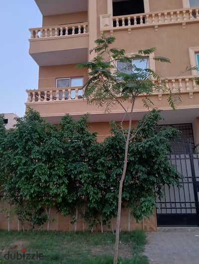 شقة روعة للبيع في المنطقة الثامنة عمارات في مدينة الشروق