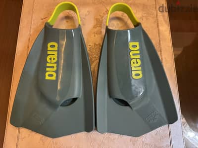 Size 40-41 Arena Powerfins II almost new