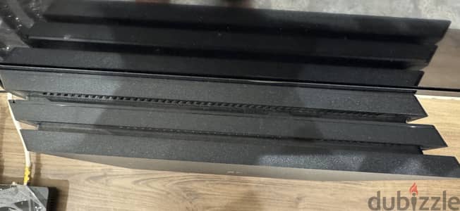 PS4 Pro 1TB used like new - 2 Original Controllers - 11 Great Games