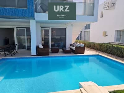عاين الان في الساحل فيلا استاندالون  fully seaview علي البحر مجهزة بالكامل مع بخصم 30 % من سعرها و الباقي اقساط بالقرب من سي شيل جون مراسي للبيع