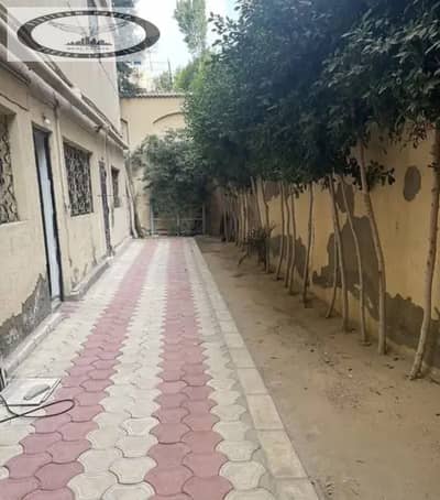 شقة للايجار بالمطبخ والتكييفات سكني او اداري التجمع الحى الثانى بالقرب من مسجد فاطمه الشربتلى و من الخدمات بمدخل وجاردن خاص تشطيب سوبر سوبر لوكس