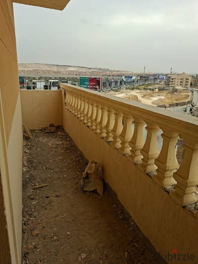 Located in the Finest Building at Compound Tiamo City – Prime Sheikh Zayed  - 190 sqm - Semi-Finished - 3 Bedrooms - 2 Bathrooms - Kitchen - Spacious Reception - Balcony - Direct View of the New Monorail - Close to All Services