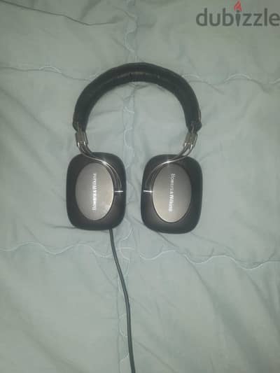 Bowers and Wilkins E1
