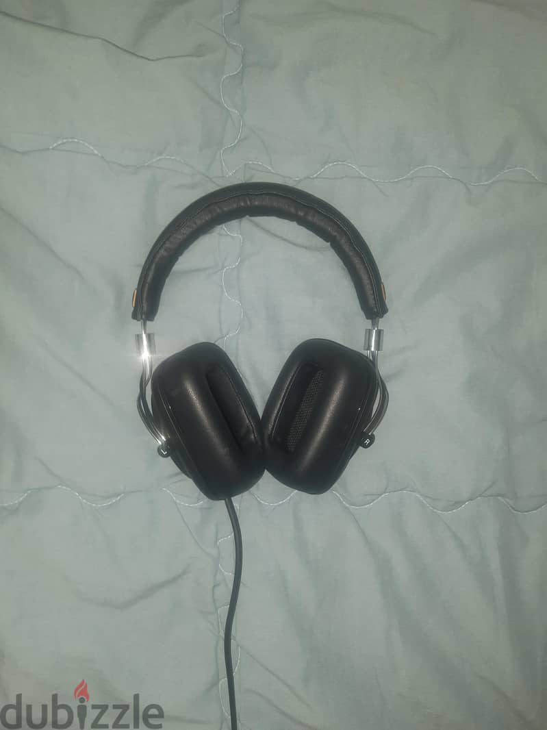 Bowers and Wilkins E1 1
