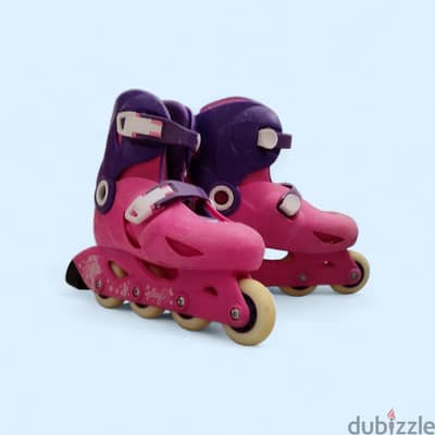 skating حالتها جيدة جدا مقاس 32-34 مع helmet من decathlon