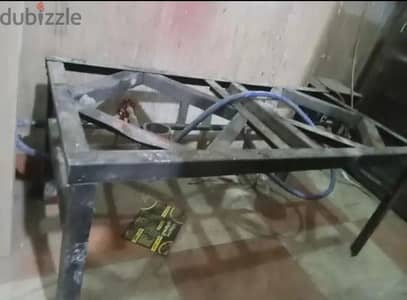 شعله 2 عين منها واحده صاروخ عرض متر  ارتفاع وعمق نص متر  محمله جدا