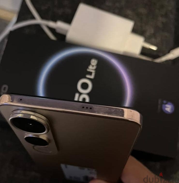vivo v 50 lite 1