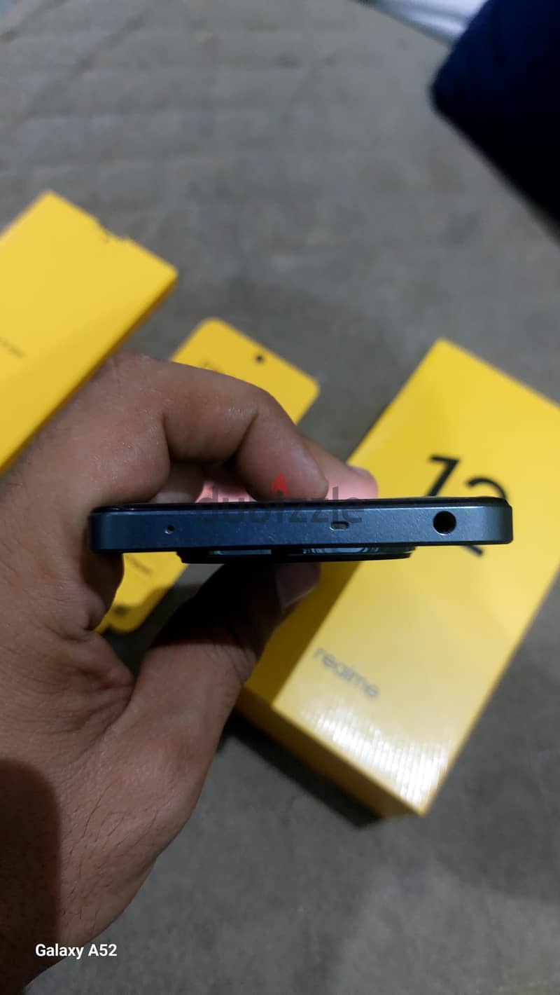 Realme 12 4