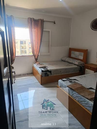 للإيجار المفروش: شقة 3 غرف (6 أسِرّة) بفرش نظيف في قلب الحي الأول زايد Furnished apartment for rent: 3-bedroom apartment (6 beds) with clean furnishi