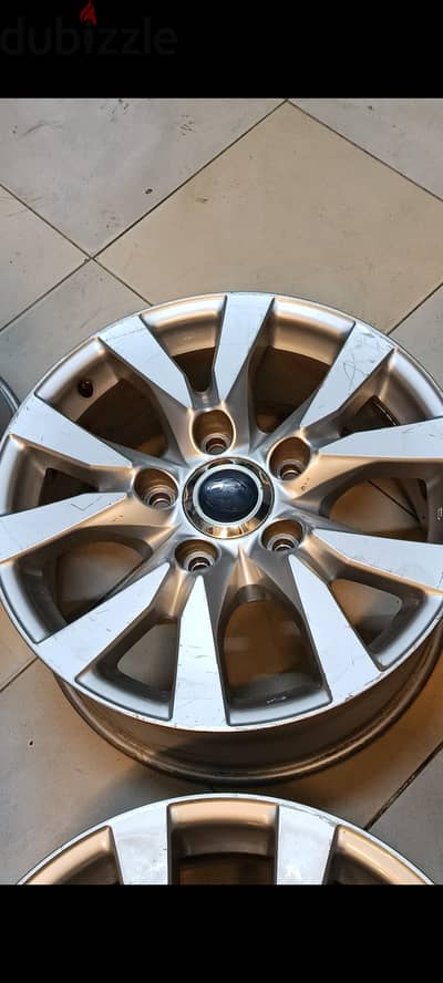 اربع جنوط Toyota لاند كروزر مفهومش اي لحام بحالة الزيرو