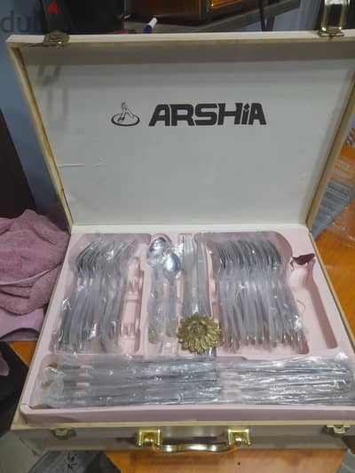 شنطة معالق و طقم كاسات بالدورق