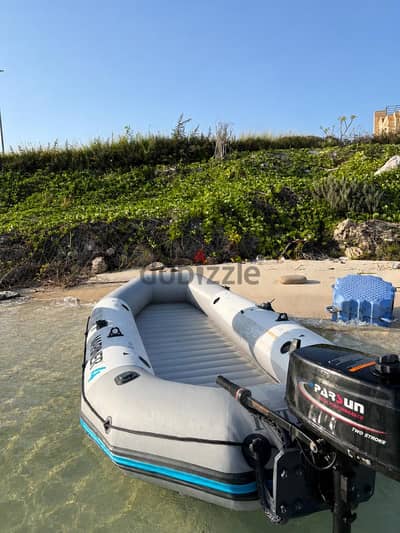 Mariner 4 Boat from Intex like new with motor