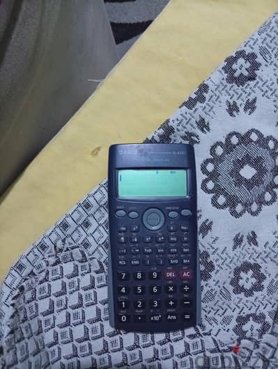 اله حاسبه fx-82ES