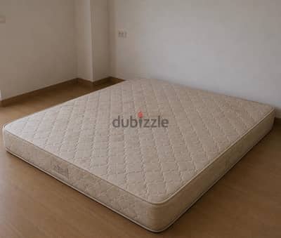 مرتبه سرير مستعمله -- مريحه جدا ماركه Comfort Sleep