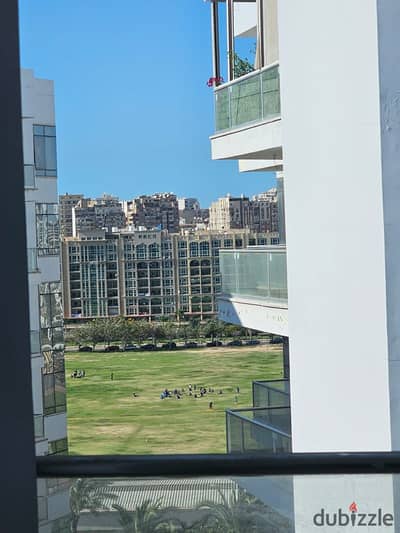 شقة 200 م للإيجار السكني بسموحة جراند فيو تري النادي