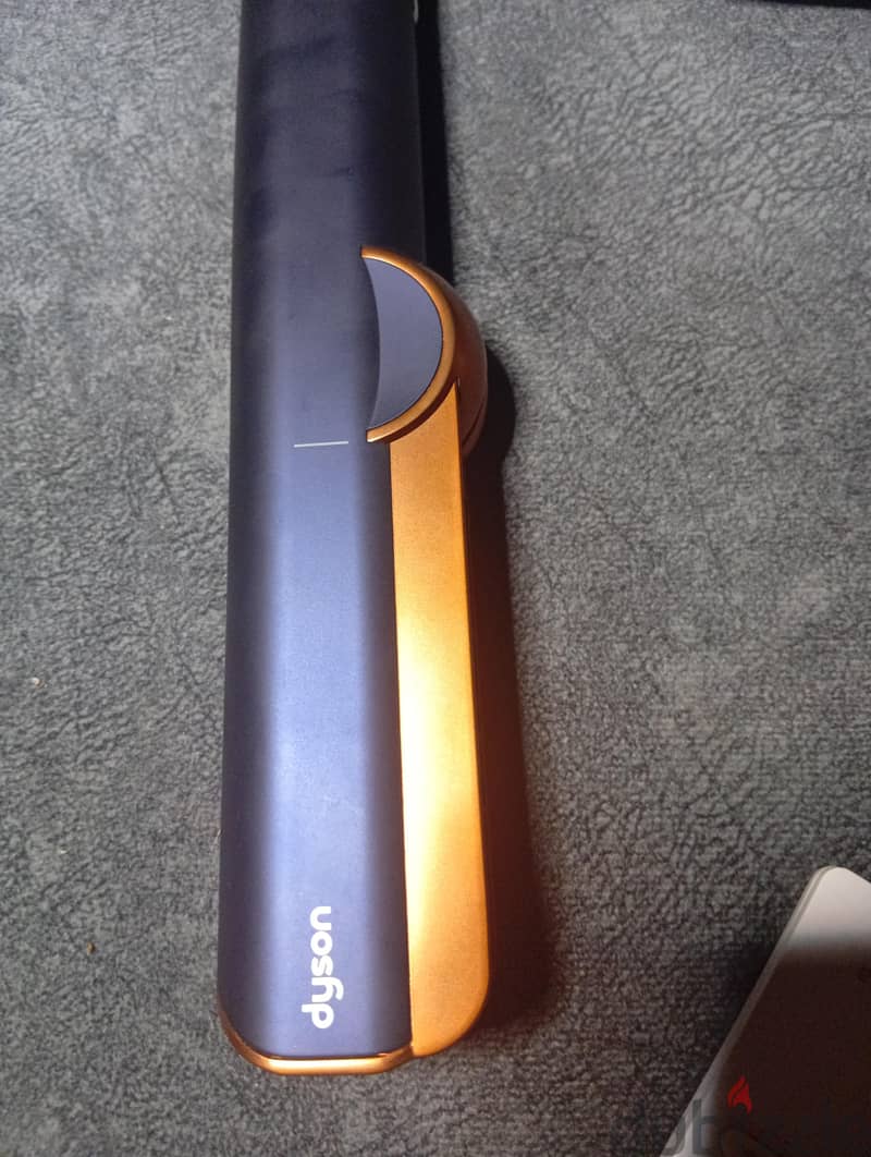 Dyson Airstrait 4