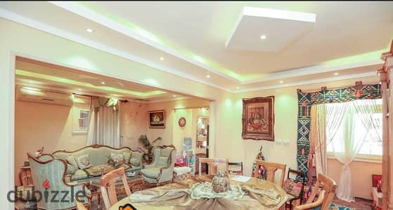 شقة 190 م للإيجار السكني //  رشدي  // ش سوريا مباشر