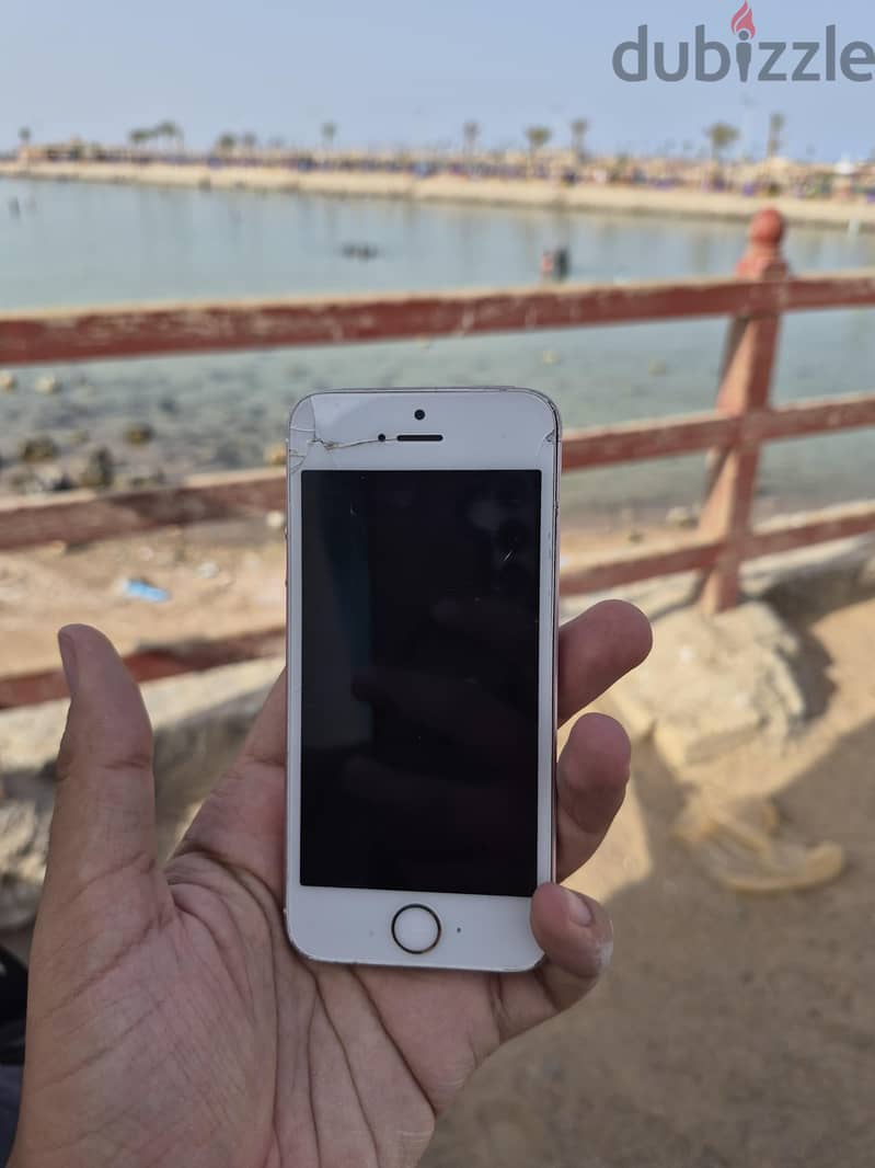 Apple - iPhone SE 1