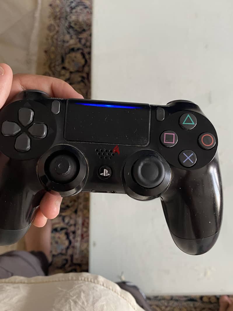 Play station 4 slim 3