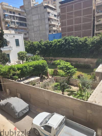شقه للبيع بالوران دور اول مساحات مختلفه
