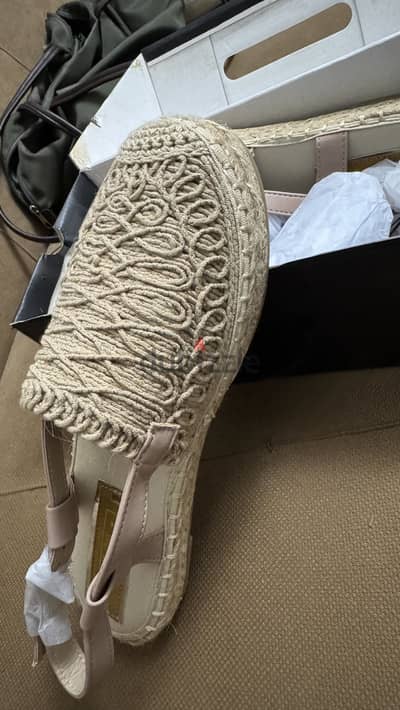 New joy and roy sandal