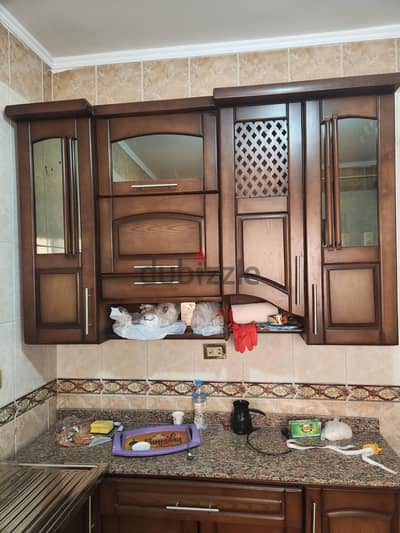 دولاب مطبخ خشب ٢ قطعه بلرخام جديد  استعمال سنه واحده