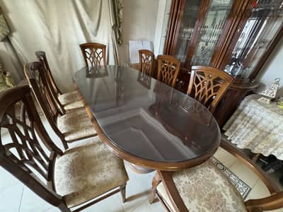 سفرة ٨ كراسي و نيش بحالة جيدة جدآ