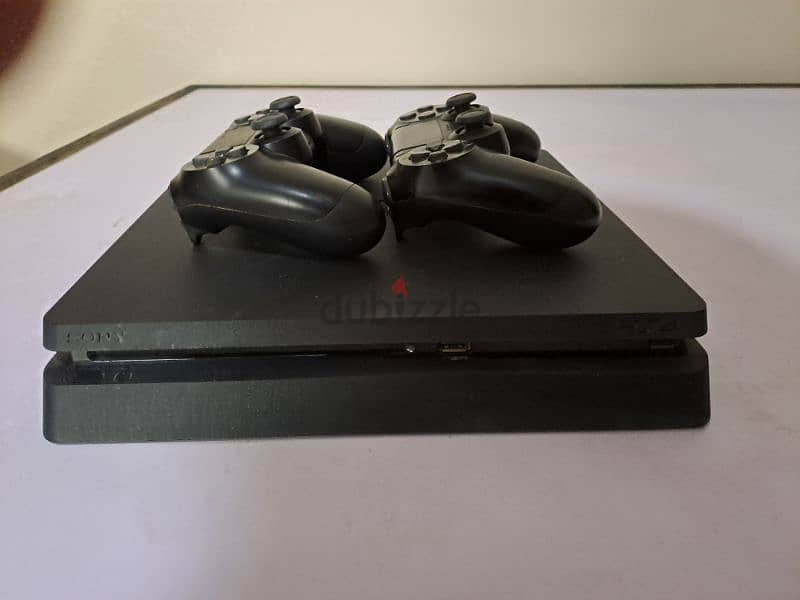 Playstation 4 Slim 1