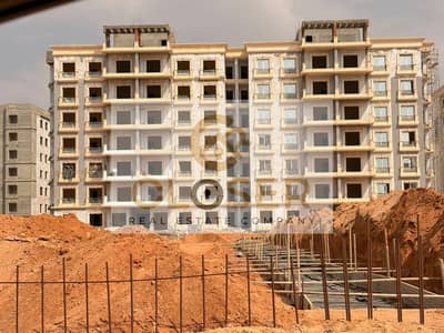 للبيع شقة غرفتين فوري متشطبة في القاهرة الجديدة بمقدم 900الف امام حسن علام