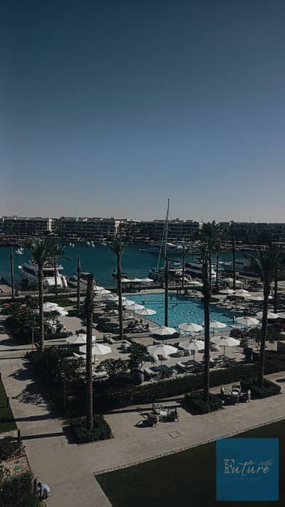 شاليه فندقي للبيع في مراسي الساحل الشمالي ١ غرفة ١ حمام إطلالة كامله علي المارينا / Marassi NorthCoast