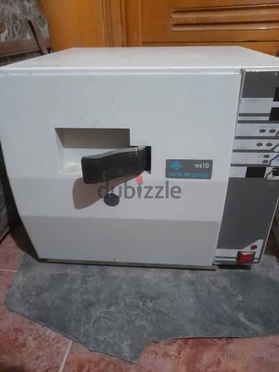 Class B Autoclave صناعه ايطالي حاله ممتازه التجار يمتنعون