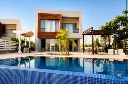 للايجار فيلا في هاسيندا باى موقع مميز جدا 5 غرف  و6حمام حمام سباحه خاص على اللاجون مباشرة