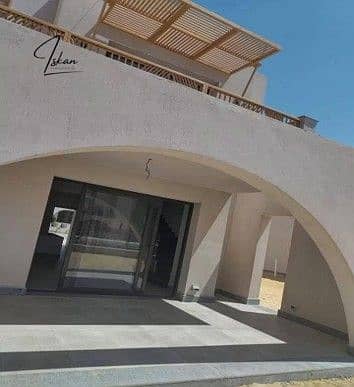 تاون هاوس ميدل للبيع متشطب بالكامل  في بلايا – الساحل الشمالي