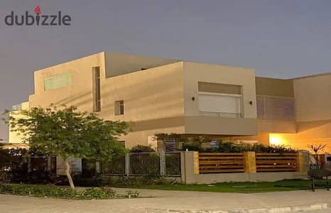 فيلا جاهزة للسكن فيو مميز في ذا كراون من بالم هيلز