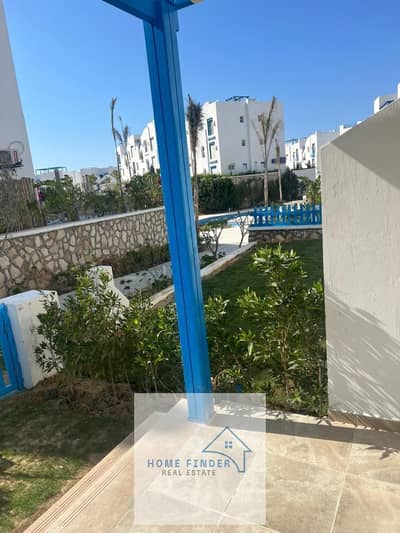 عشاق الأرضى بجاردن شاليه بالفرش والاجهزه فى رودس ماونتن فيو الساحل استلام فورى