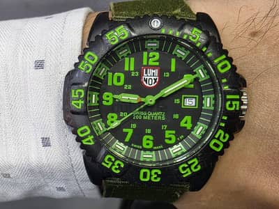 ساعة Luminox Swiss Quartz للبيع!  تصميم رياضي