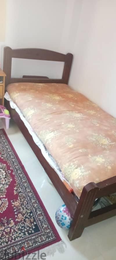 ٢سرير متر  للبيع سعر الواحد ٢٥٠٠