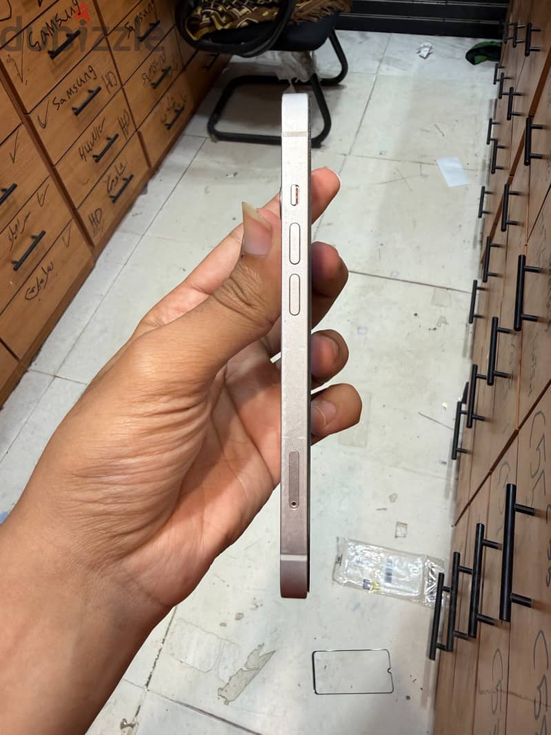 iPhone 13 3
