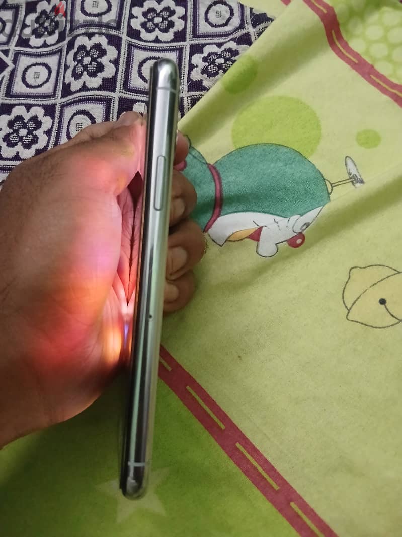 Apple - iPhone 11 Pro 6
