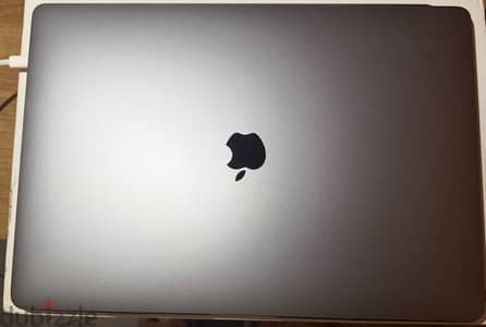 MackBook 16 inch 2019 touch bar used like new core i9 cycle 133 Time